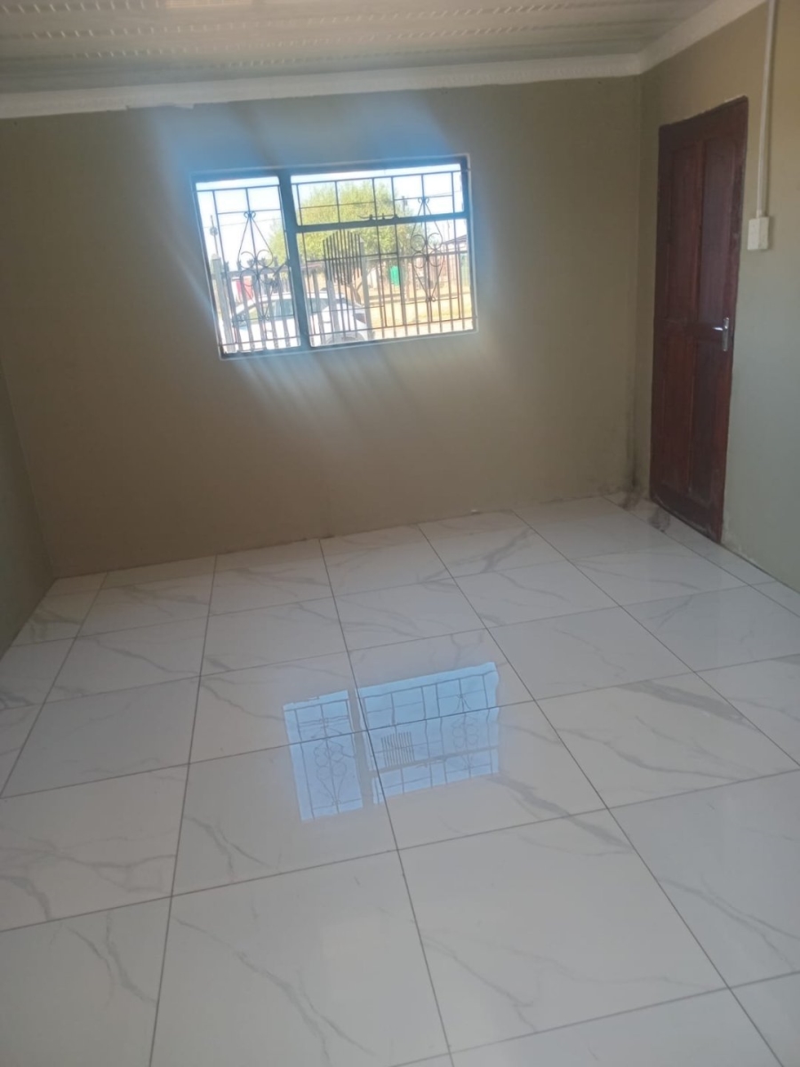 2 Bedroom Property for Sale in Bloemside 5 Free State